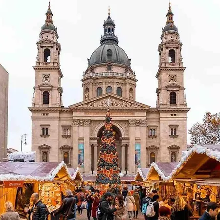 Mh008-secluded Spacious Oasis-best Location In Downtown Apartman Budapest