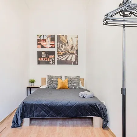 Mh008-secluded Spacious Oasis-best Location In Downtown Apartman