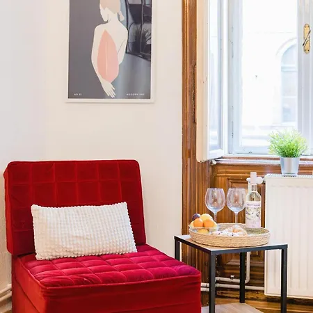 Mh008-secluded Spacious Oasis-best Location In Downtown Budapest