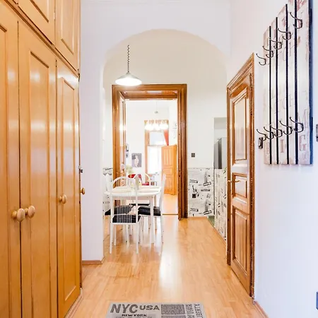 Mh008-secluded Spacious Oasis-best Location In Downtown *