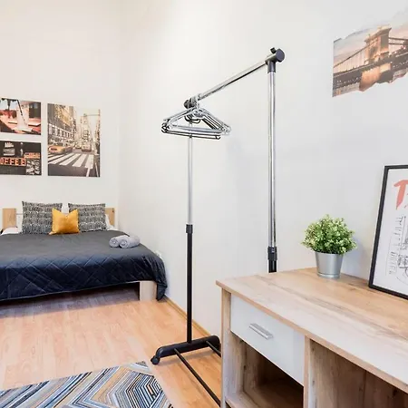 Apartment Mh008-secluded Spacious Oasis-best Location In Downtown