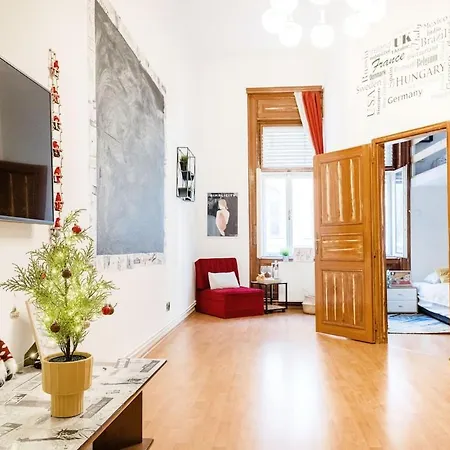 Apartment Mh008-secluded Spacious Oasis-best Location In Downtown Budapest