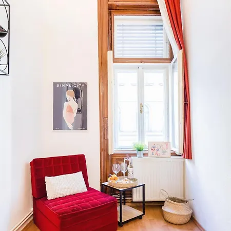 Mh008-secluded Spacious Oasis-best Location In Downtown *