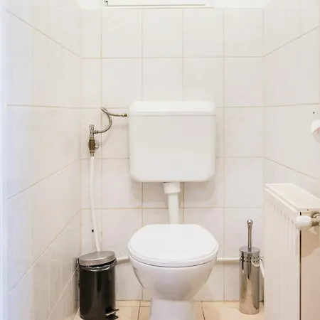 Apartment Mh008-secluded Spacious Oasis-best Location In Downtown