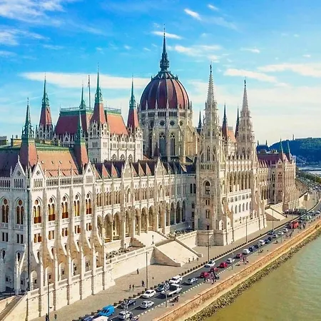 Apartment Mh008-secluded Spacious Oasis-best Location In Downtown Budapest