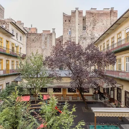 Mh008-secluded Spacious Oasis-best Location In Downtown