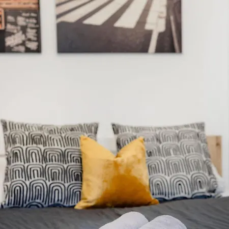 Apartment Mh008-secluded Spacious Oasis-best Location In Downtown *